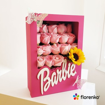 Caja de Barbie con rosas pastel