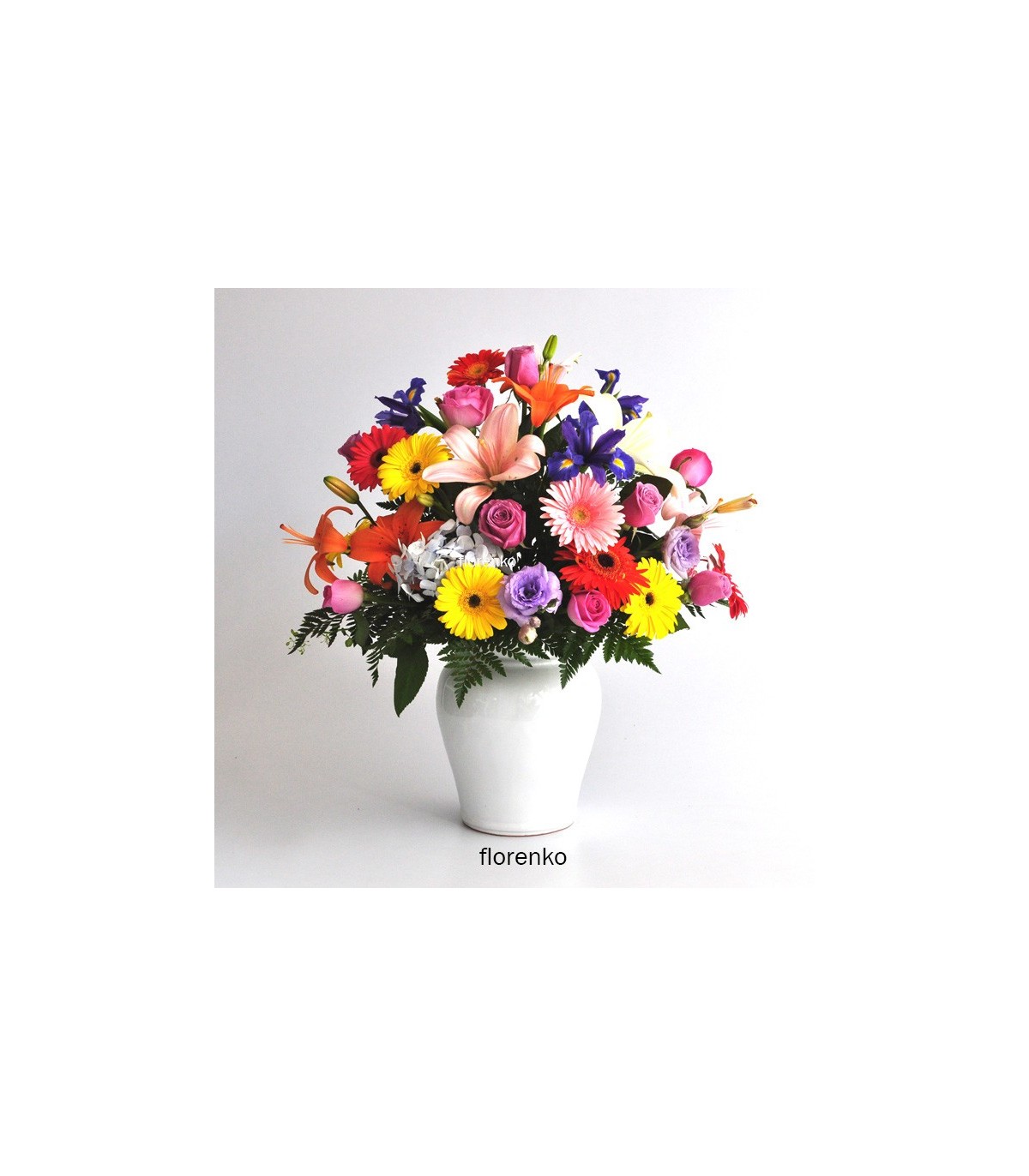Hermosa y primaveral composición de gerberas, rosas, lilis, iris y más