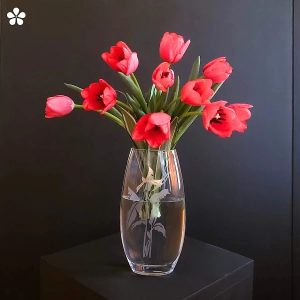 Tulipanes Rojos - florero esmerilado