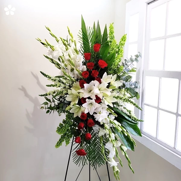 Medallón elegante - lilis y gladiolas blancas