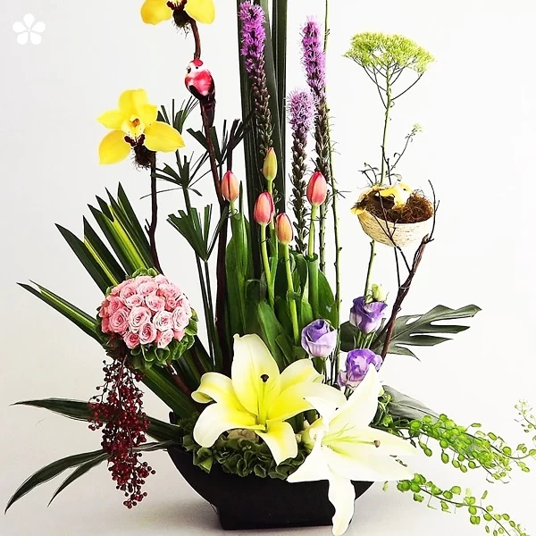 Nido artístico - orquídeas, tulipanes y rosas