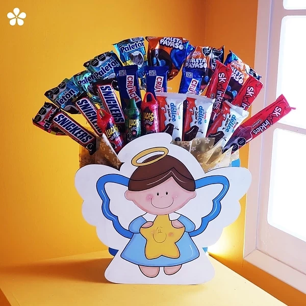 Ángel Dulce - base azul con surtido de dulces