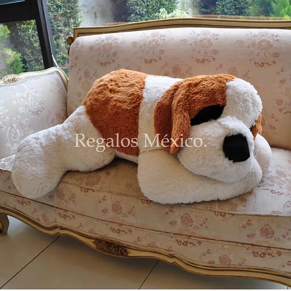 San Bernardo tierno - Beethoven en peluche acostado