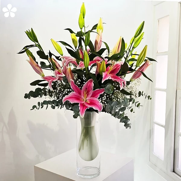 Esplendor rosa - lilis y acapulcos en florero doble