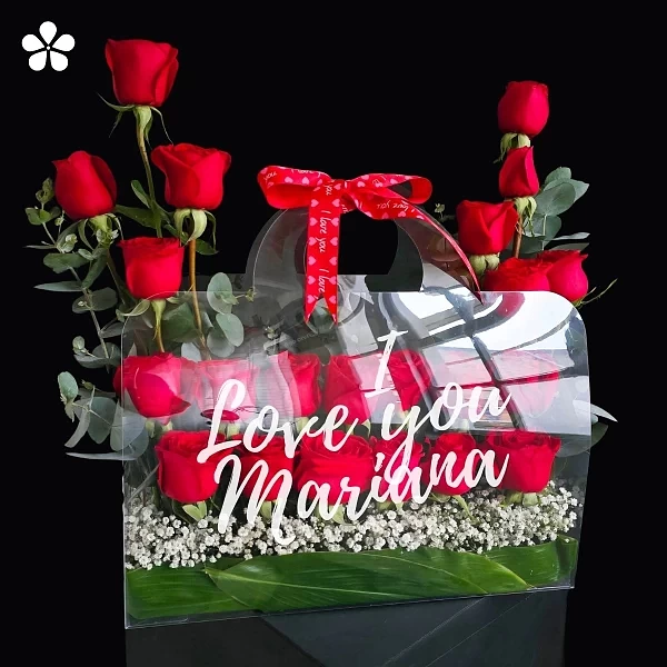 Viento de Pasión - 25 Rosas Rojas con Corona Dorada